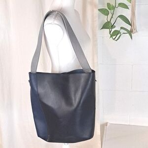Silence + Noise vegan leather colorblock tote in blue gray 💙
